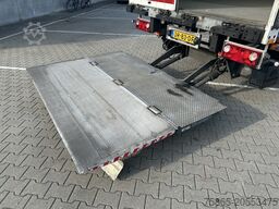 Schmitz Cargobull SCB S3B / Box / Loadlift / 2x Liftas / APK 03-26