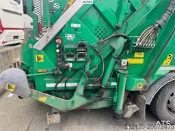 Scania P340 6x2 Refuse truck w/ Crane.