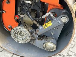 Hamm HD12VV Tandemwalze mit Streuer