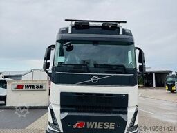 VOLVO FH540 10x4 mit F1150 Ladekran, Sattelzugmaschine