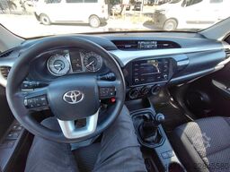 TOYOTA Hilux Double Cab Duty 4x4