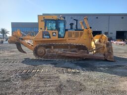 Komatsu D155A-6R (4 pcs available in Abu Dhabi)