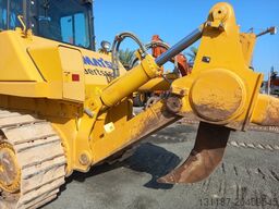 Komatsu D155A-6R (4 pcs available in Abu Dhabi)