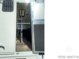 Scania R310 mit Spier Hänger 15 Pferde