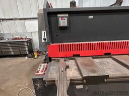 EDWARDS Truecut 3000mm x 10mm Guillotine