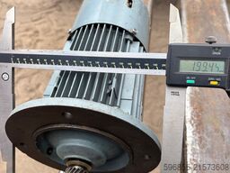 SEW Eurodrive RF73DT80N-4BM motoreduktor 0,75 kW 1380/31 obr B5 hamulec SEW Eurodrive RF73DT80N-4BM motoreduktor 0,75 kW 1380/31 obr B5 hamulec