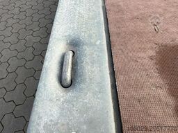 SCHMITZ CARGOBULL SCB S3T 3-Achs Plattform Auflieger Guter Zustand