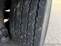 SCHMITZ CARGOBULL SCB S3T 3-Achs Plattform Auflieger Guter Zustand