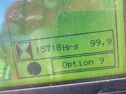 Liebherr R906 LC Litronic with two buckets