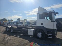 MAN TGS 26.320 6x2 BDF Mitnahmestapler AHK 1. Hand