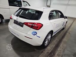 MERCEDES-BENZ A 200 Automatik Navigation Komfort-Fahrwerk