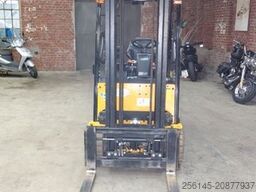 HYUNDAI 18BT-9U  UVV Neu  4,25m Hubh 1680kg Ladegerät