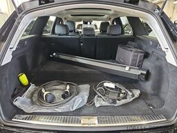 MERCEDES-BENZ E 300 de 4Matic T-Modell Burmester Pano Head-UP
