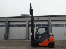 TOYOTA 8FGF 20 Triplex SS + ZH2 Kabine Stapler