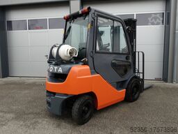 TOYOTA 8FGF 20 Triplex SS + ZH2 Kabine Stapler