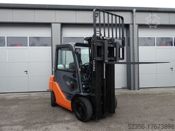 TOYOTA 8FGF 20 Triplex SS + ZH2 Kabine Stapler