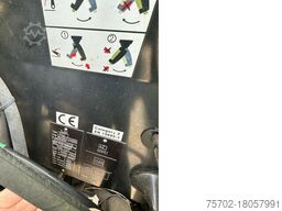 Claas Axos 310 mit Frontlader FL80