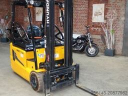 HYUNDAI 18BT-9U UVV 4,25m Hubh 1680kg Ladegerät