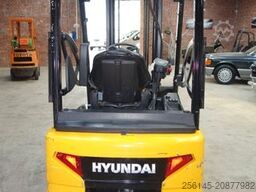HYUNDAI 18BT-9U  UVV  4,25m Hubh 1680kg Ladegerät