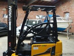 HYUNDAI 18BT-9U UVV 4,25m Hubh 1680kg Ladegerät