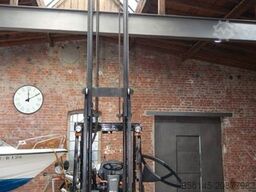 HYUNDAI 18BT-9U  UVV  4,25m Hubh 1680kg Ladegerät