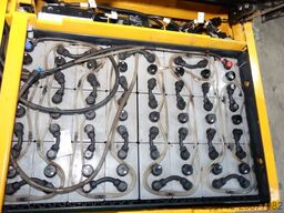 HYUNDAI 18BT-9U  UVV  4,25m Hubh 1680kg Ladegerät