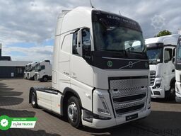 VOLVO FH 460 Globetrotter XL i-Save SideSkirts