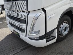 VOLVO FH 460 Globetrotter XL i-Save SideSkirts