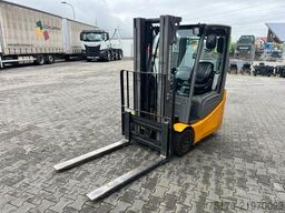 Jungheinrich EFG 215 / Triplex 4.25m / 1.851h / Batterie 2023