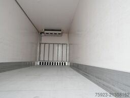 Groenewegen 3 Axle frigo trailer with CARRIER SUPRA 950 MT