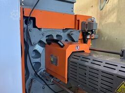 Chen Hsong JetMaster 88-MK6 mit dem Roboter