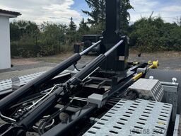 Fuso Canter 9C18 Abrollkipper 63990 Euro