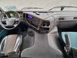Volvo FM 370 Globetrotter 4x2 - Buggsbygg box with si...