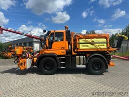 UNIMOG U 423 / Mähausstattung Dücker / Salzstreuer