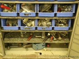 Niederberger mit Ersatzteilen für Werkzeugbau