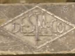 Niederberger mit Ersatzteilen für Werkzeugbau