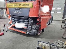 MAN TGX 33.540 6x2 beschädigt /damaged