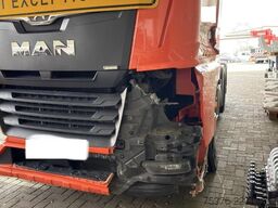 MAN TGX 33.540 6x2 beschädigt /damaged