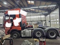 MAN TGX 33.540 6x2 beschädigt /damaged