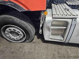 MAN TGX 33.540 6x2 beschädigt /damaged