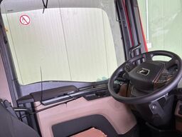 MAN TGX 33.540 6x2 beschädigt /damaged