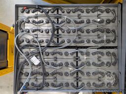 Jungheinrich EFG 425s neuwertige Batterie