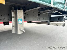 SCHMITZ CARGOBULL SCB*S3T MegaTrailer Curtainsider Edscha