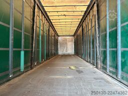 SCHMITZ CARGOBULL SCB*S3T MegaTrailer Curtainsider Edscha