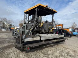 Volvo P6820 Asphaltfertiger mit Verbreiterunge