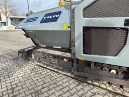 Volvo P6820 Asphaltfertiger mit Verbreiterunge
