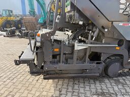 Volvo P6820 Asphaltfertiger mit Verbreiterunge