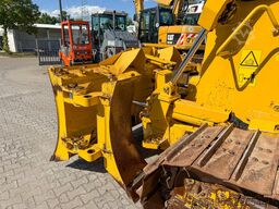 Komatsu D65PXI-18 mit Heckaufreißer GPS