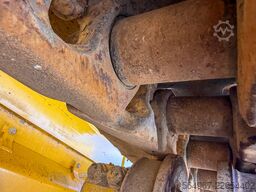 Komatsu D65PXI-18 mit Heckaufreißer GPS