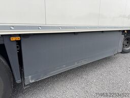 Schmitz Cargobull SKO 24 Rohrbahn Carrier Vector HE 19